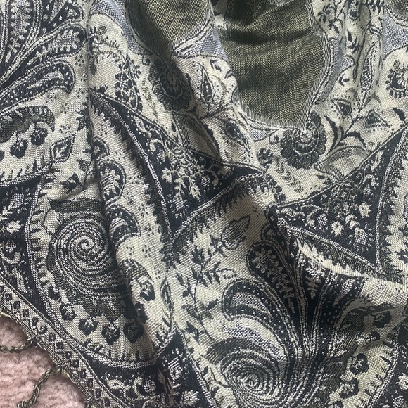 Scarf - Picture 2 of 4